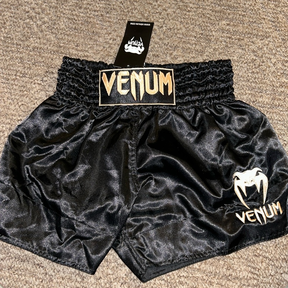 VENUM MUAY THAI SHORTS BLACK ORIGINAL SIZE L EUC